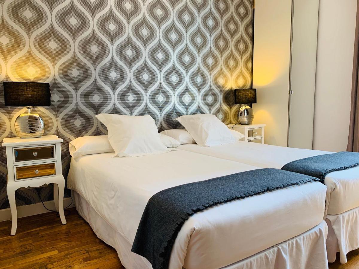 Super Balmes Guest House Barcelona Ngoại thất bức ảnh