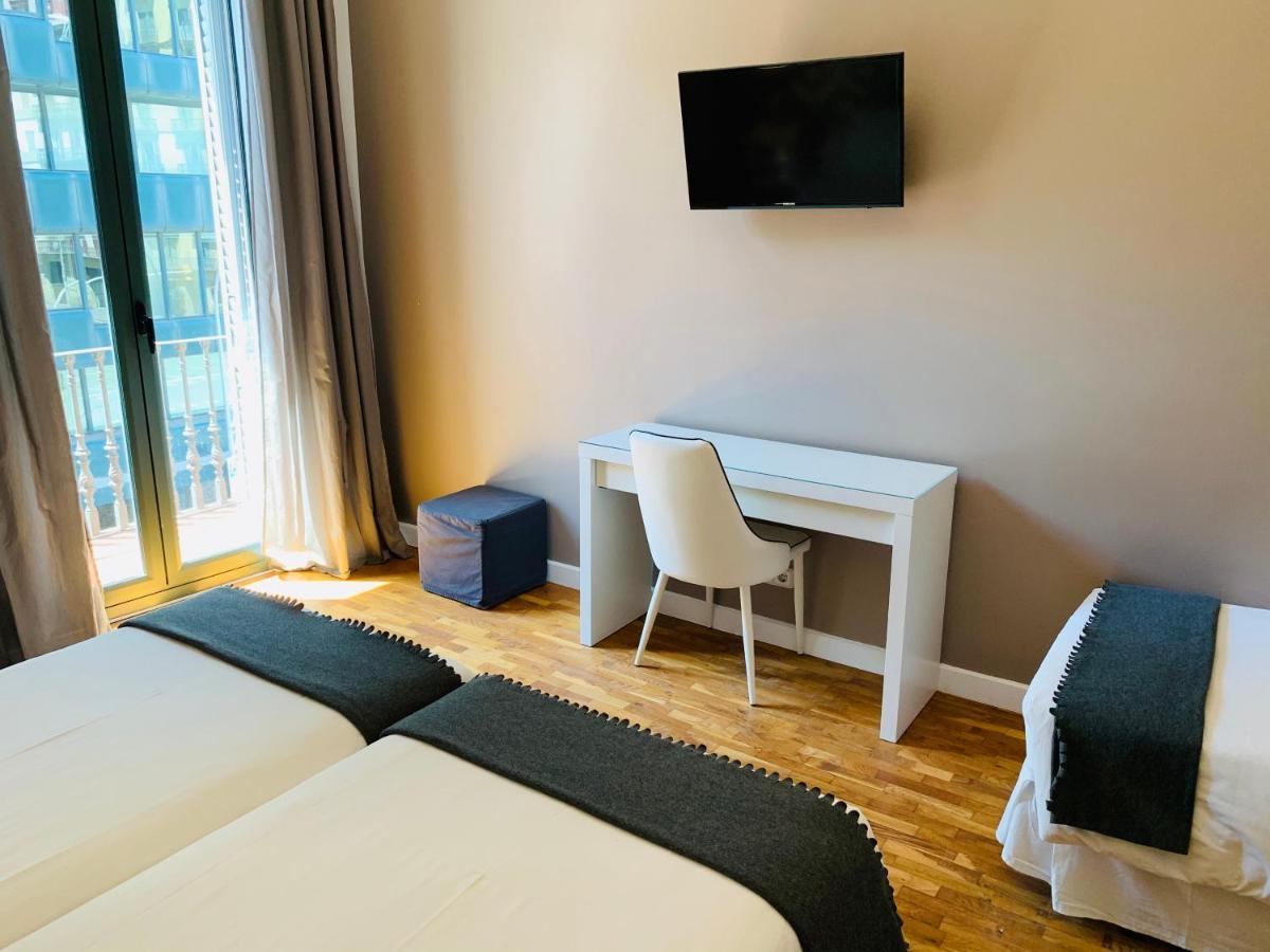 Super Balmes Guest House Barcelona Ngoại thất bức ảnh