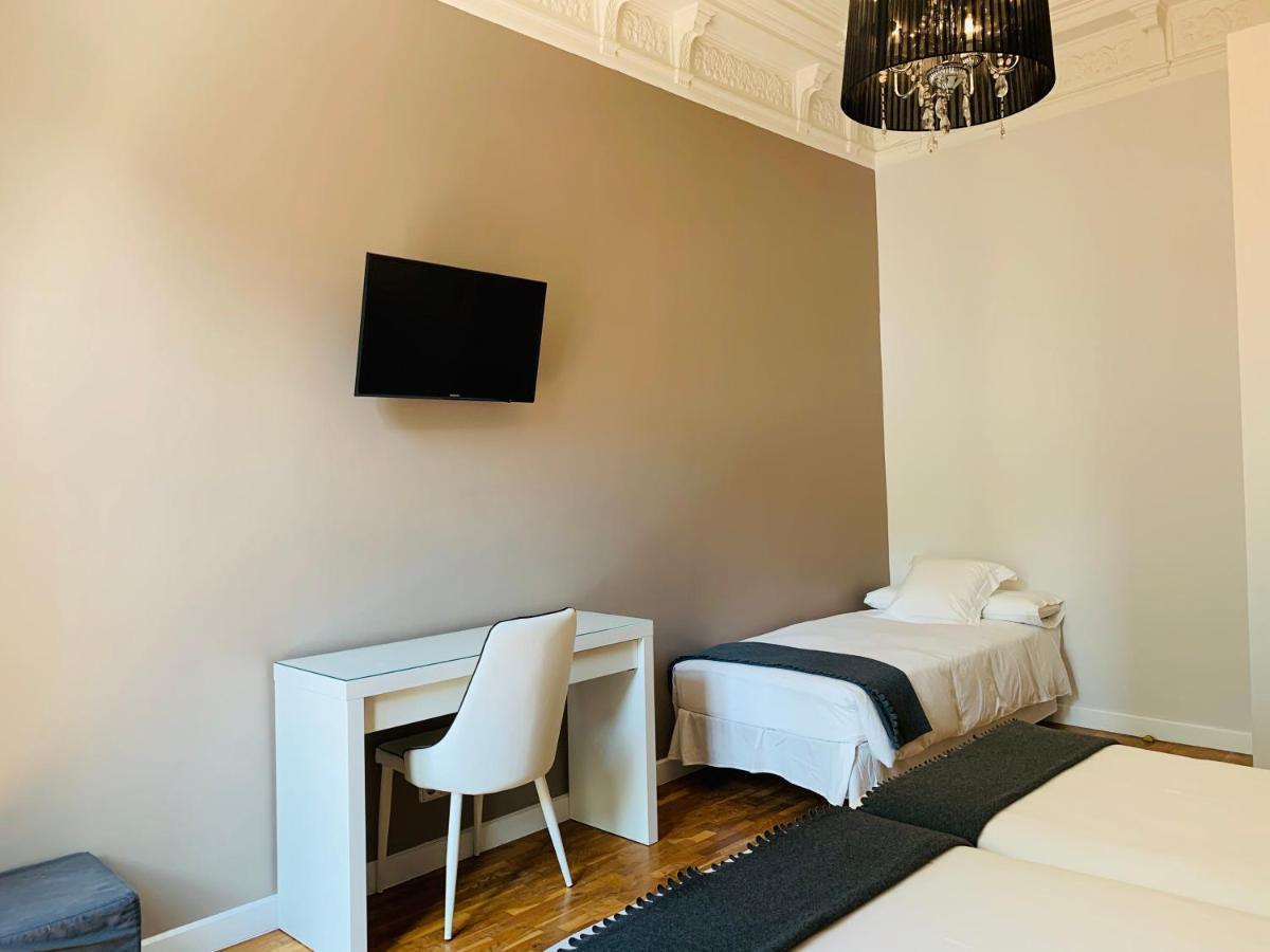 Super Balmes Guest House Barcelona Ngoại thất bức ảnh