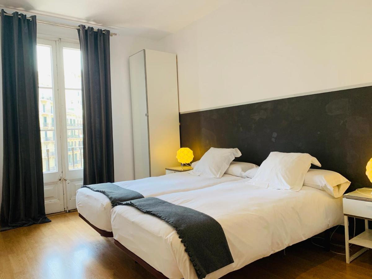 Super Balmes Guest House Barcelona Ngoại thất bức ảnh