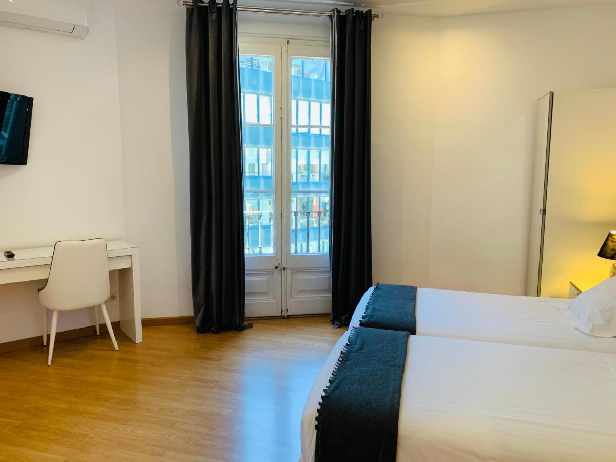 Super Balmes Guest House Barcelona Ngoại thất bức ảnh
