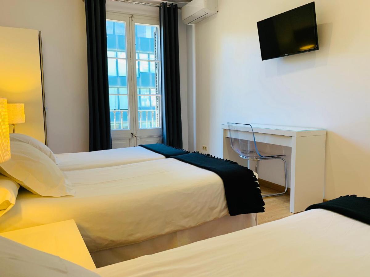 Super Balmes Guest House Barcelona Ngoại thất bức ảnh
