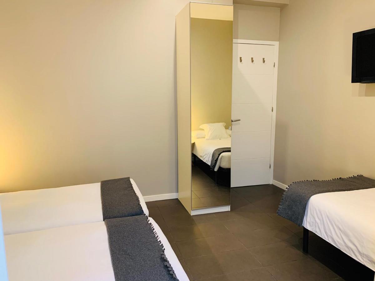 Super Balmes Guest House Barcelona Ngoại thất bức ảnh